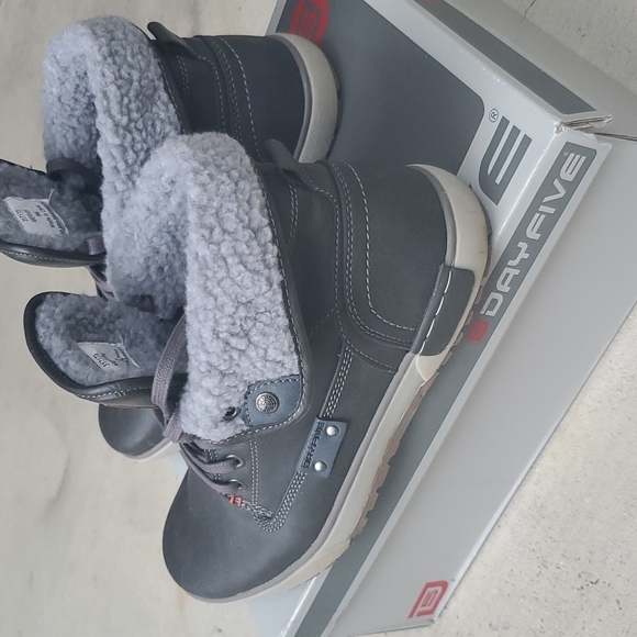 Day 5 boots gray 9.5 - Picture 4 of 4